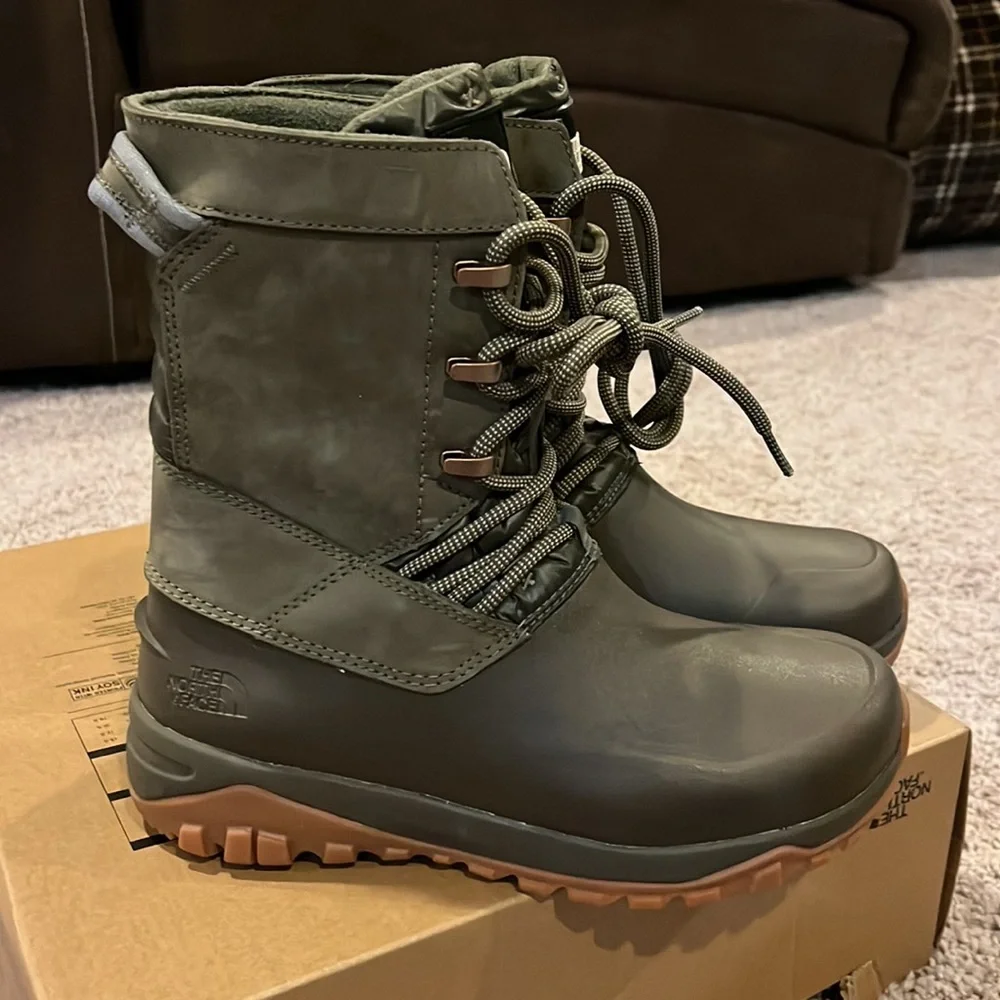 The North Face Yukiona Mid Winter snow Boots tarmac green new Women’s Size 6.5